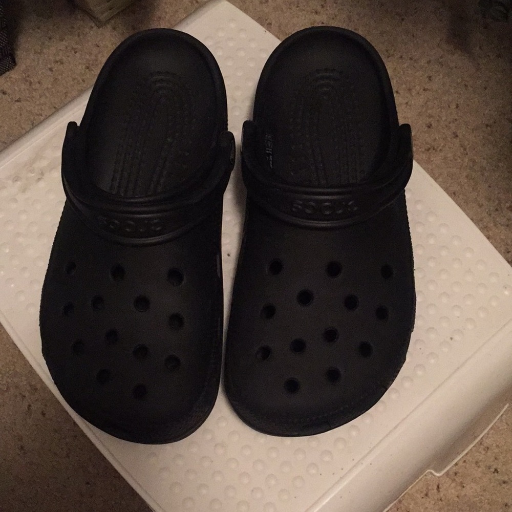 Black crocs